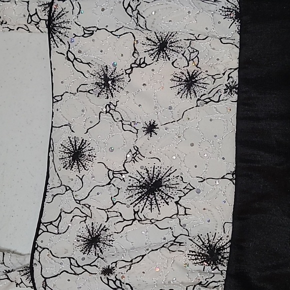 R & M Collection Black & White Ruffled sleeveless party dress size 16 - Picture 4 of 12